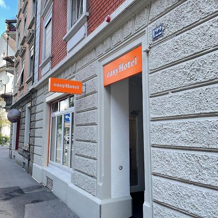 Easyhotel Zuerich Limmatplatz エクステリア 写真