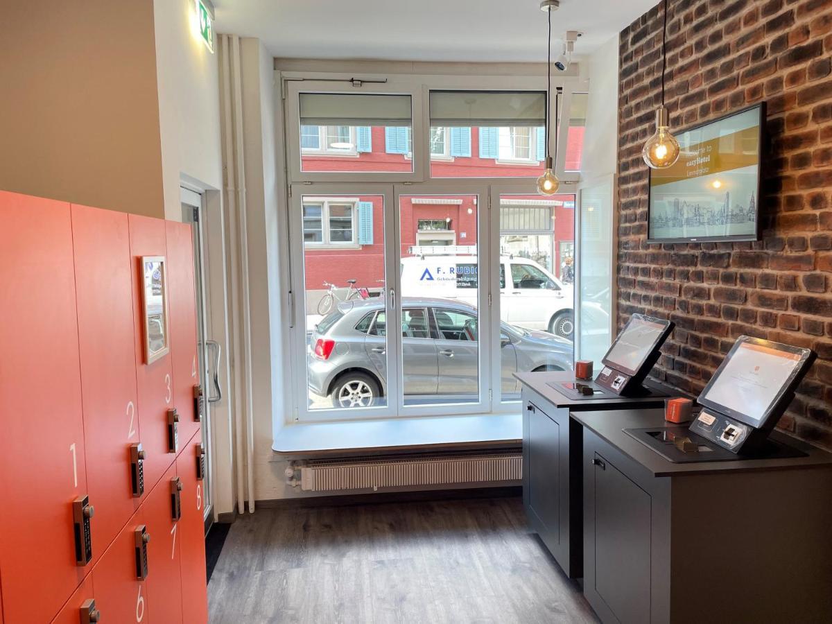 Easyhotel Zuerich Limmatplatz エクステリア 写真