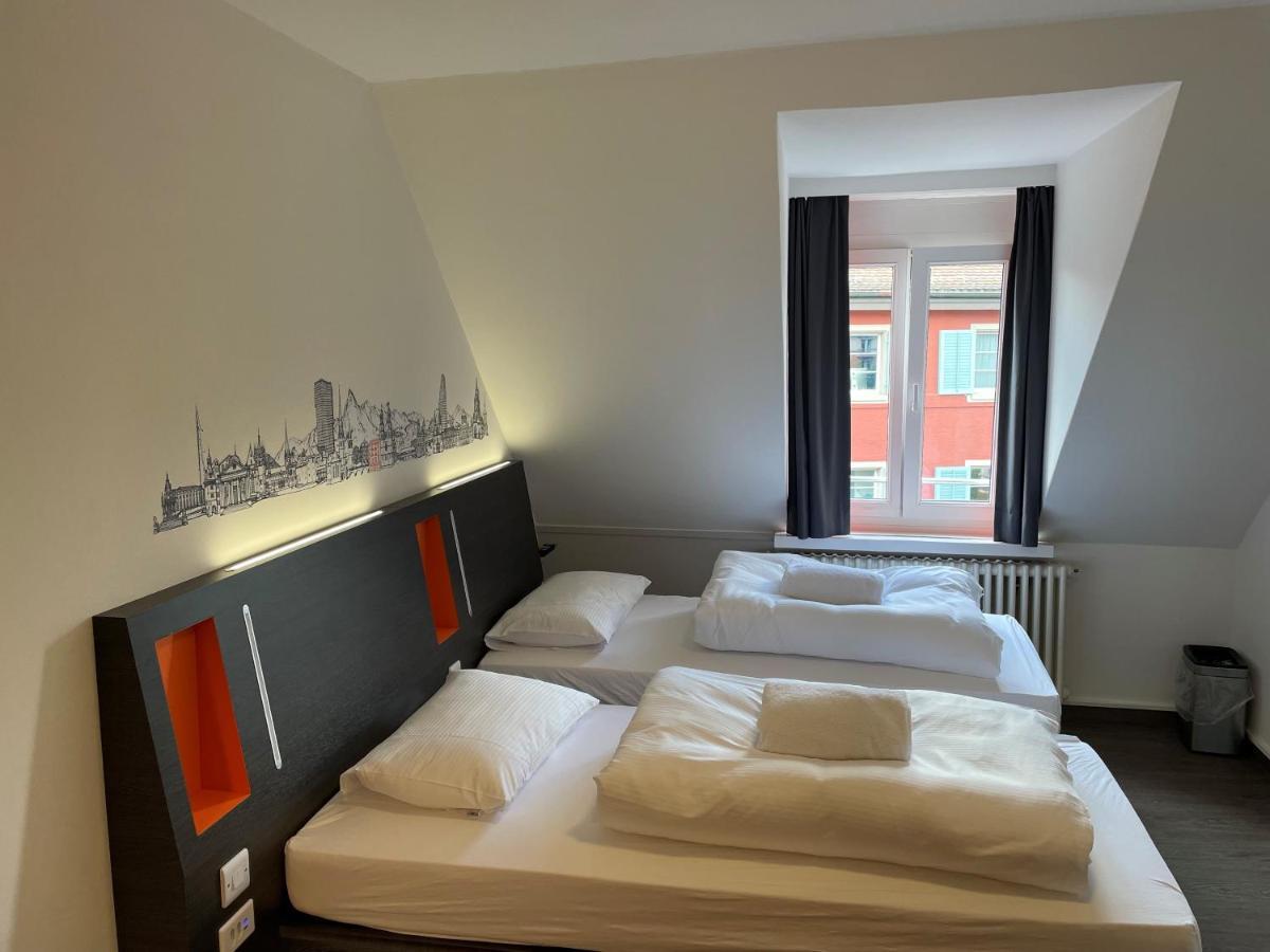 Easyhotel Zuerich Limmatplatz エクステリア 写真