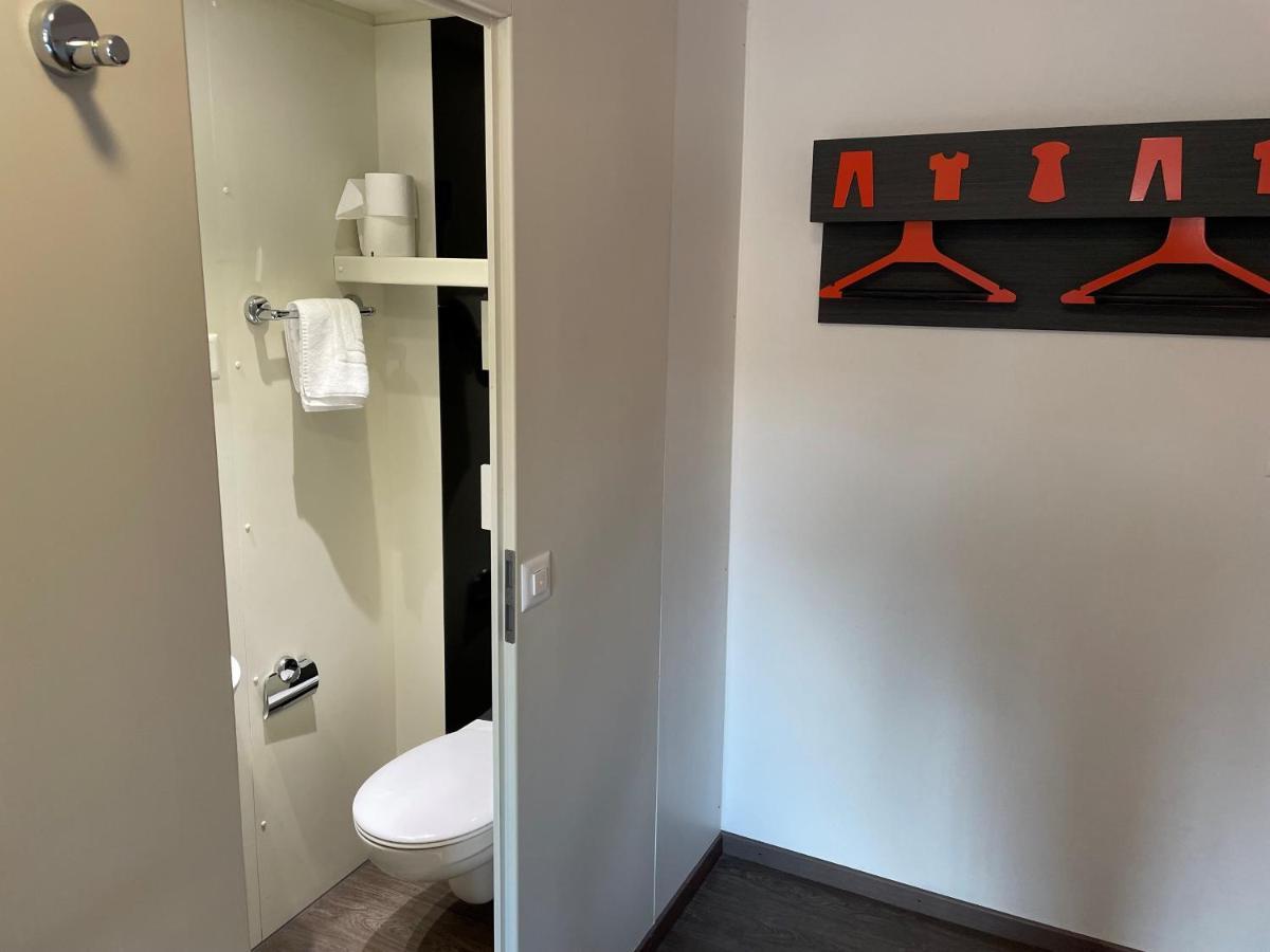 Easyhotel Zuerich Limmatplatz エクステリア 写真