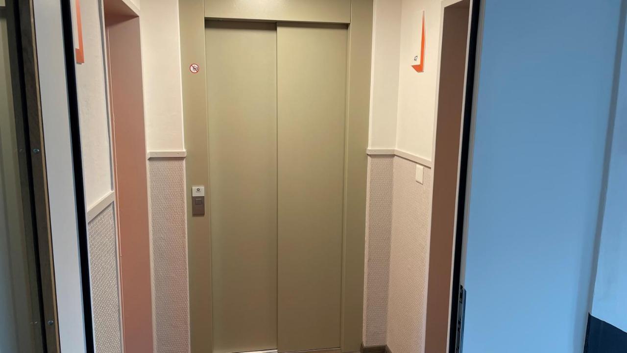 Easyhotel Zuerich Limmatplatz エクステリア 写真