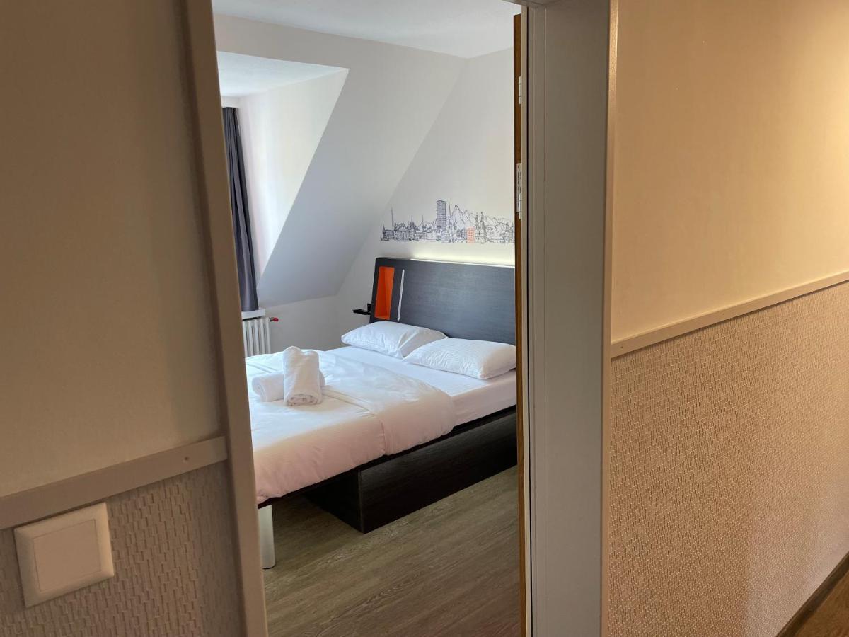 Easyhotel Zuerich Limmatplatz エクステリア 写真